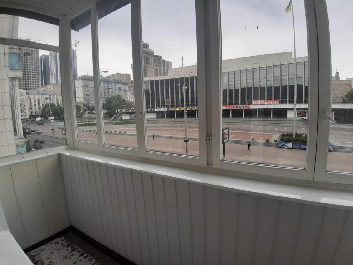 Двухкомнатная Вид На Дворец Украина 基輔 外观 照片
